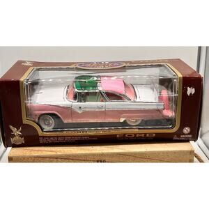 New Road Legends 1955 Ford Fairlane Crown Victoria Scale 1:18 Pink/White 92138